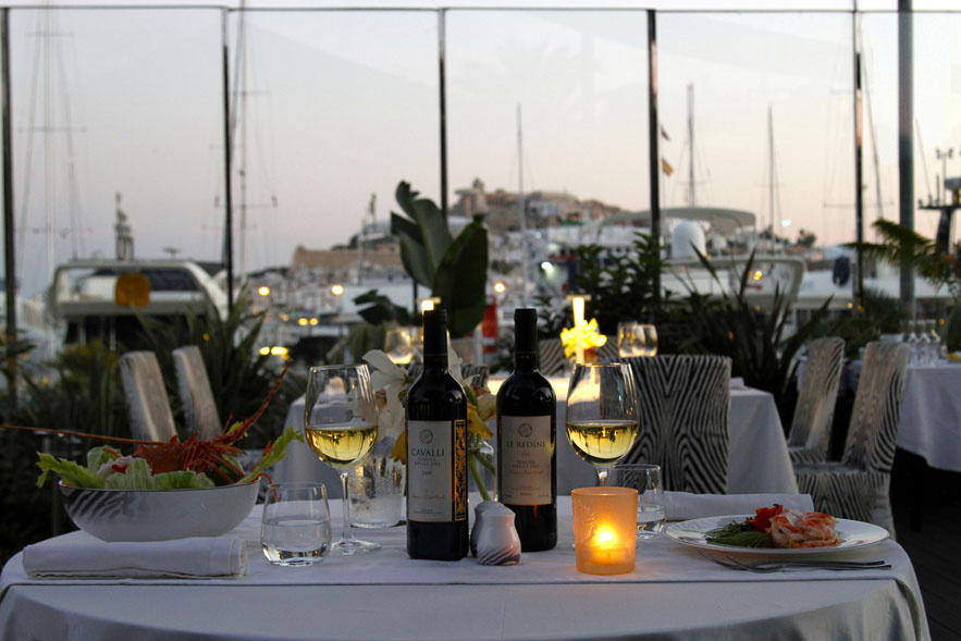 roberto_cavalli_ouvre_un_restaurant____ibiza_le_cavalli_restaurant___lounge_567201616_north_883x.1