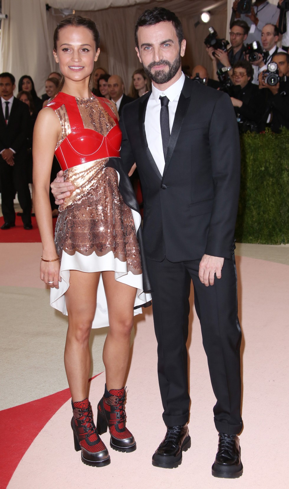 Alicia-vikander-met-galan-outfit