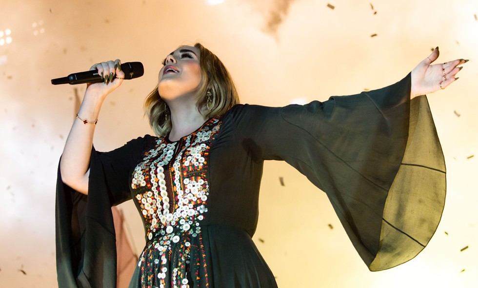 adele-tar-uppehall-10-ar-turne-puff