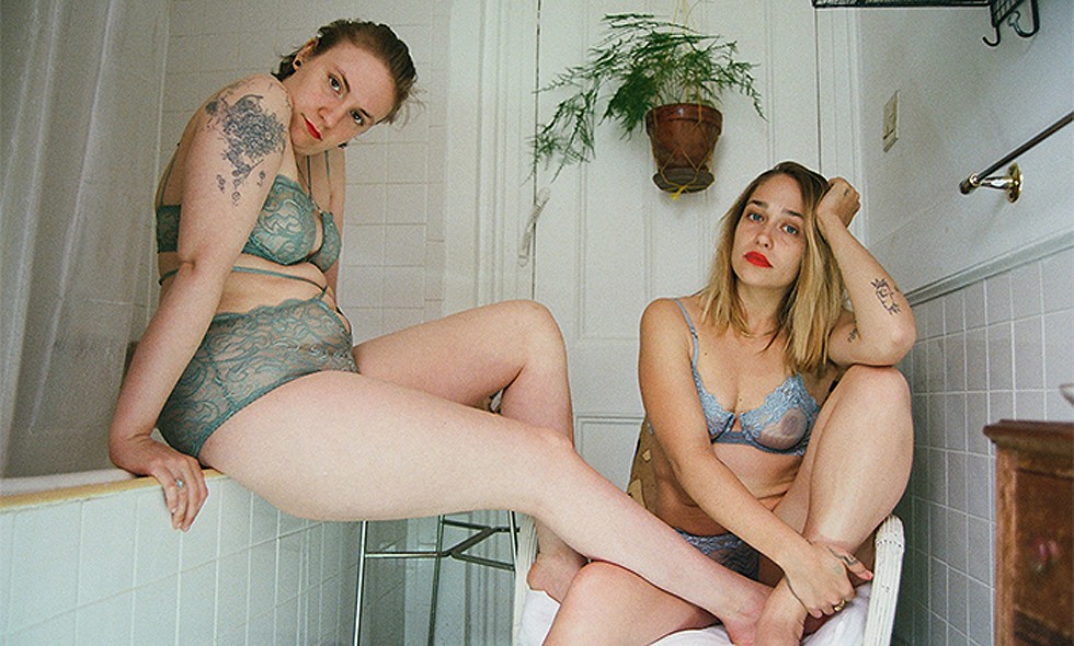 Lonely Girls 