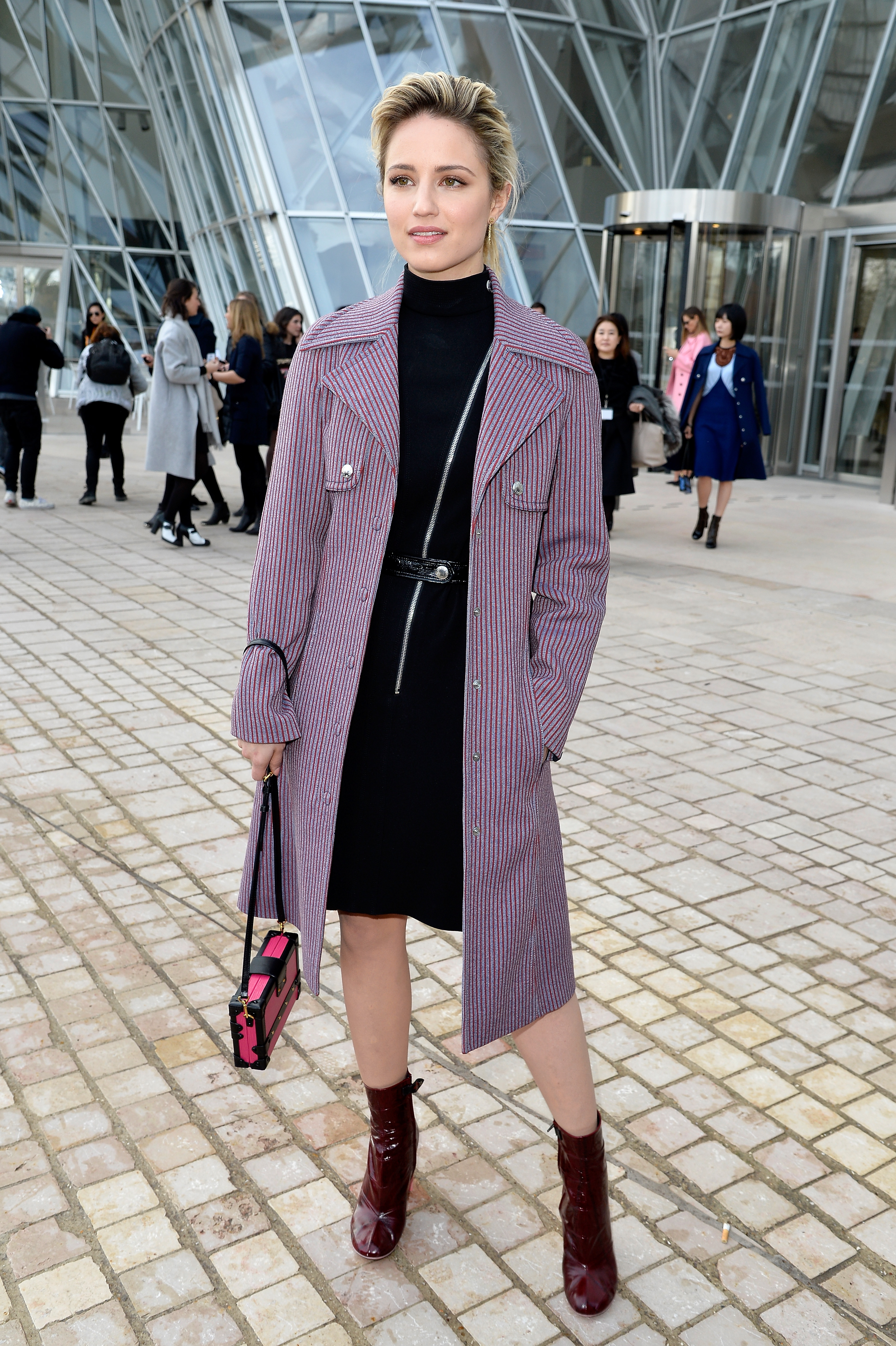 Louis Vuitton  : Outside Arrivals  - Paris Fashion Week Womenswear Fall/Winter 2015/2016