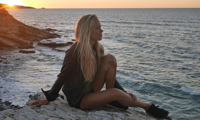 Metro modes nya hälsobloggare Josefine Bengtsson bytte Handels mot yogamattan