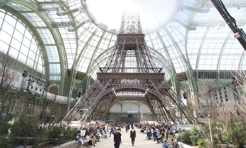 Chanel byggde kopia av Eiffeltornet för haute couture-visningen i Paris