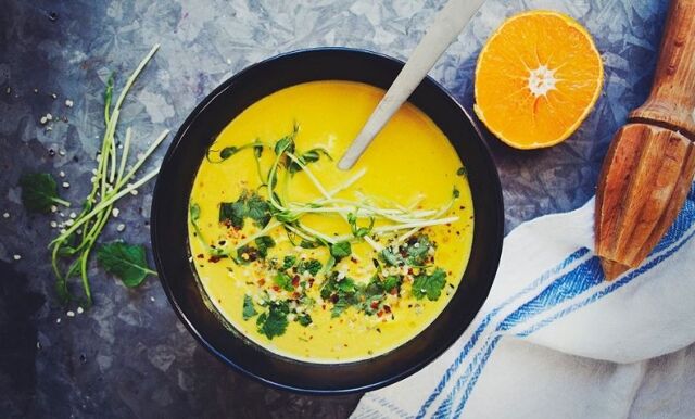 Busenkel och färgglad soppa med morot, paprika och citrongräs – nyttig och god