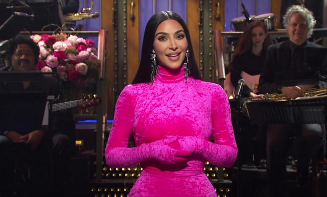 Kim Kardashian värd för Saturday Night Live – roastar ex-maken Kanye West