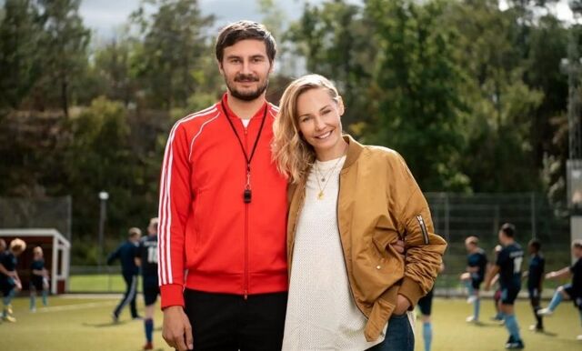 Carina och Erik Berg skaffar fotbollslag