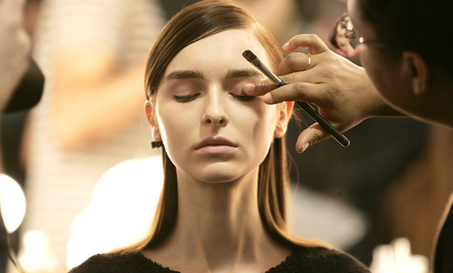 5 genialiska sätt makeup-artister använder concealer på – du måste testa!