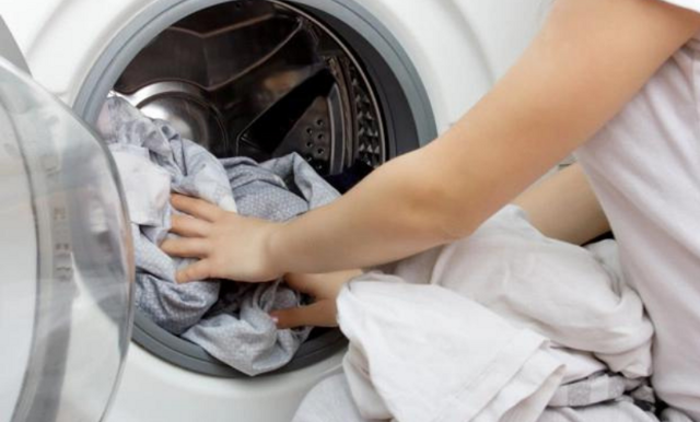 5 saker du ska göra med kläderna innan du tvättar