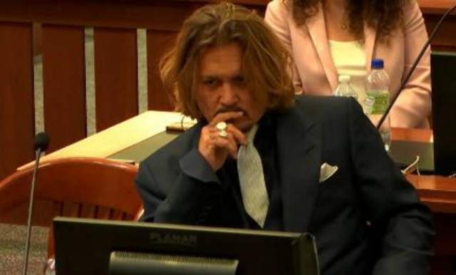 Johnny Depp vittnar om att han aldrig slagit Amber Heard – i uppmärksammad rättegång