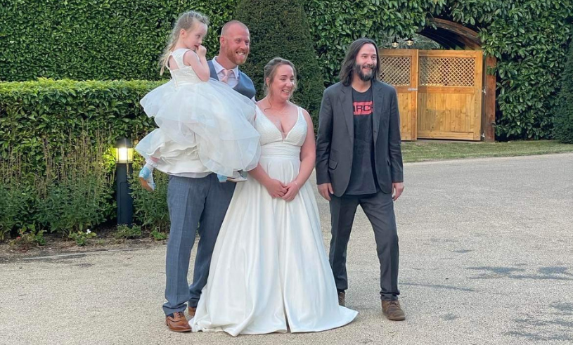 Keanu Reeves gjorde spontant besök på bröllop i England