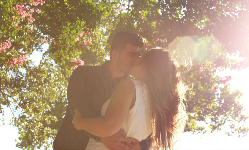 5 fantastiska saker som händer i din kropp när du kysser någon för första gången