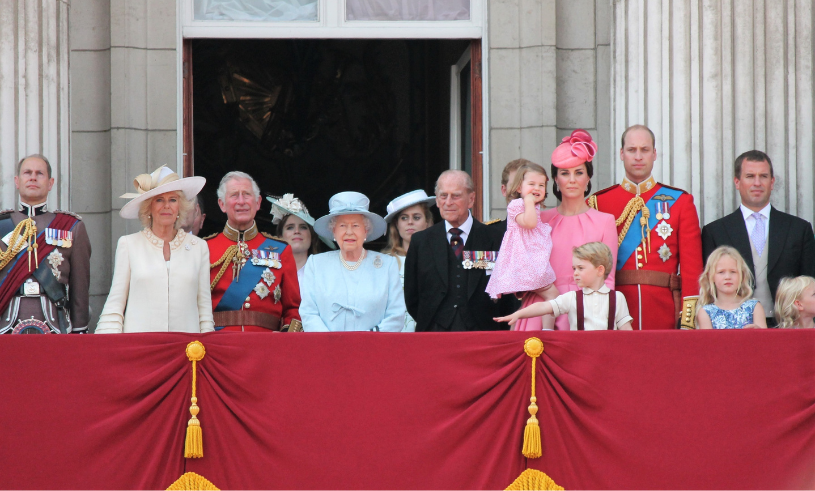 Här är de brittiska kungligheternas nya titlar – efter drottning Elizabeths bortgång