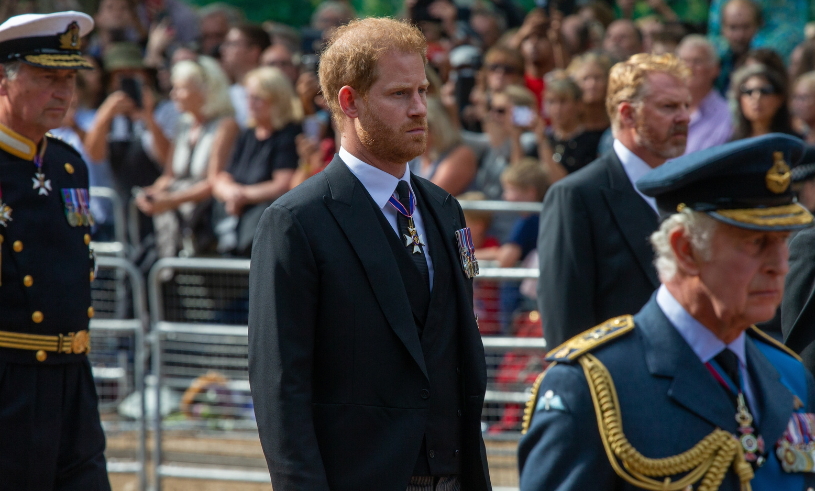“Väldigt spänt” mellan prins Harry och brittiska kungafamiljen