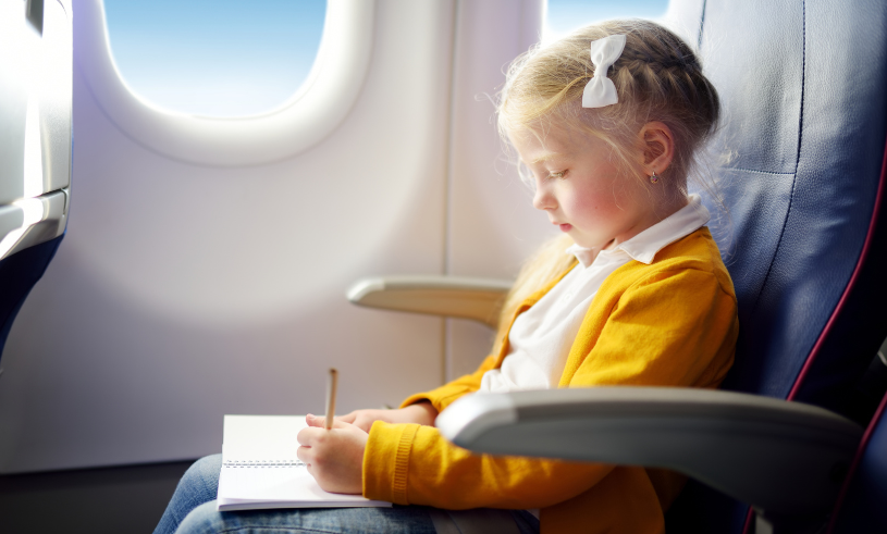 Det ska du aldrig låta barnen göra på flygresan: “Vänder sig i magen”