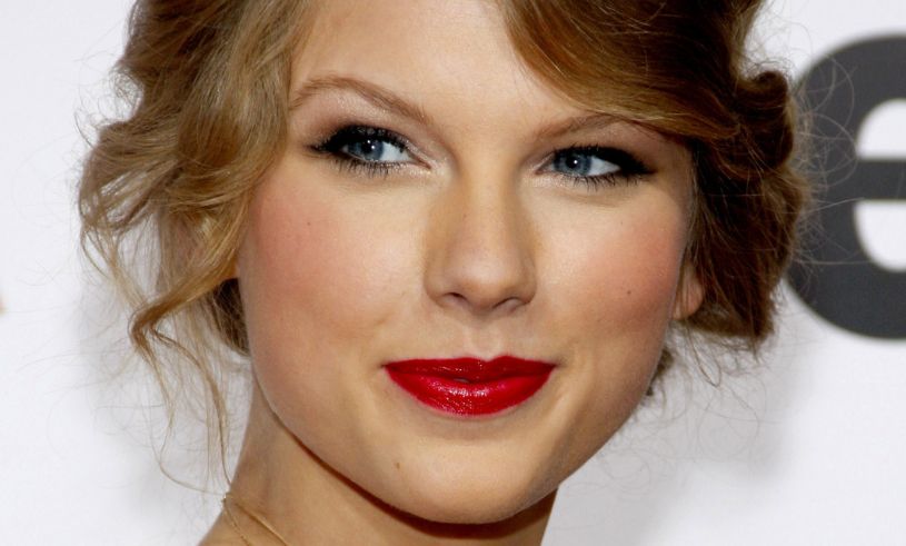 Så lyckas du med Taylor Swifts klassiska röda läppar