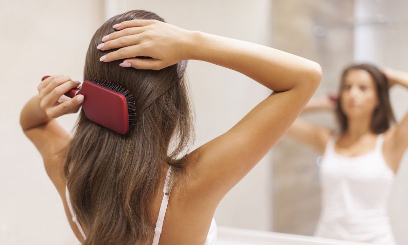 Så ofta ska du rengöra din hårborste – enligt experterna