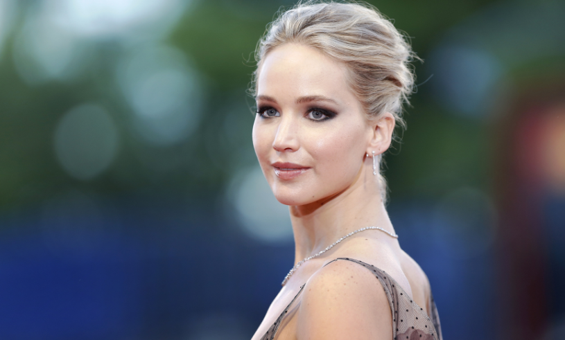 Jennifer Lawrence avfärdar rykten om skönhetsoperationer