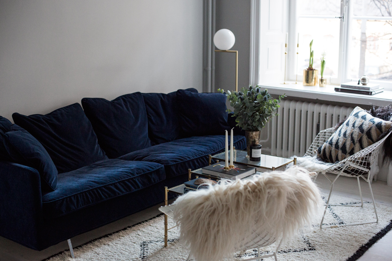 blue-velvet-sofa