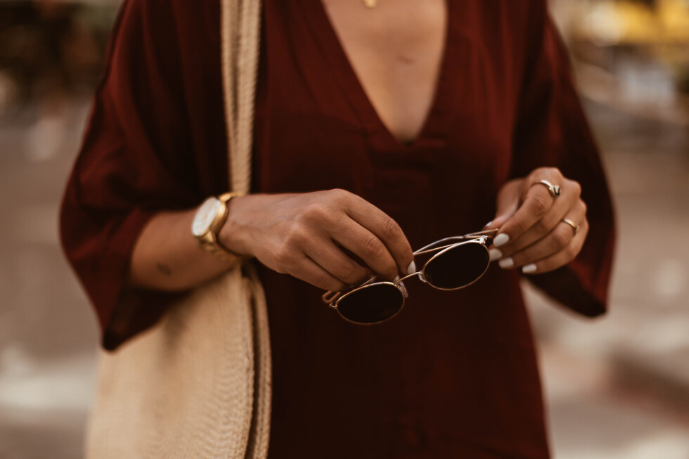 sara-che-grounded-factory-kaftan-pieces-straw-bag-kronaby-watch-gold-monki-sunglasses