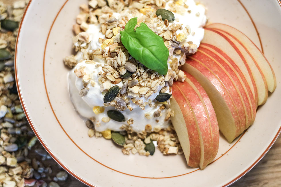 yoghurt-granola-apple-frukost-breakfast